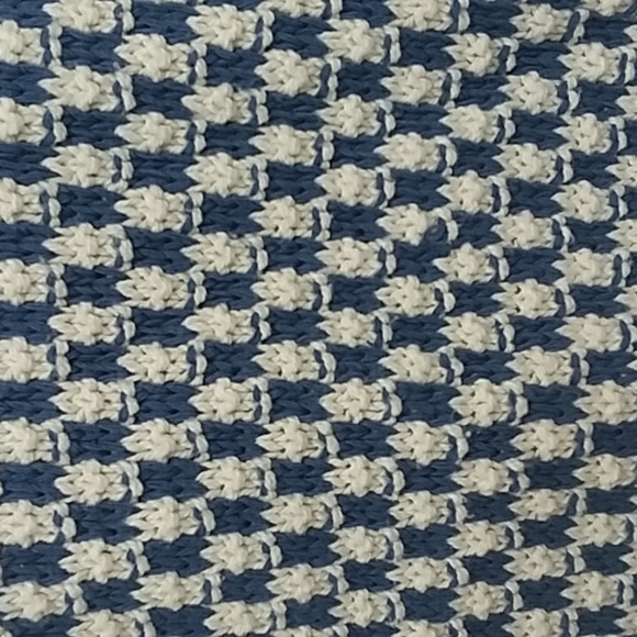 Geometric Pattern Sweater. NEW - Picture 3 of 9